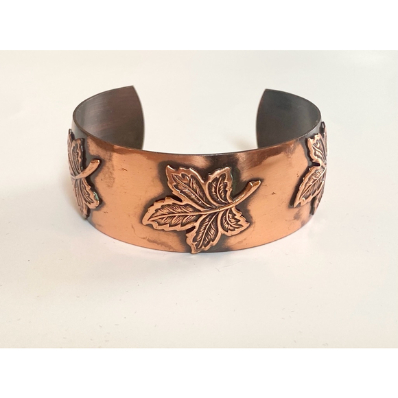 Vintage Maple Leaf Copper Cuff Bracelet. - Picture 6 of 6